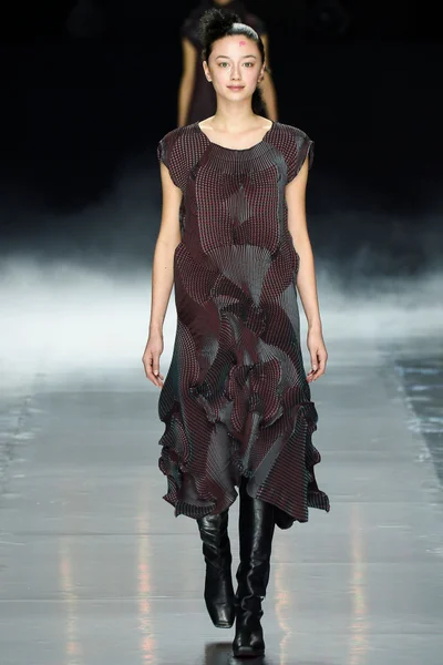 Look 27